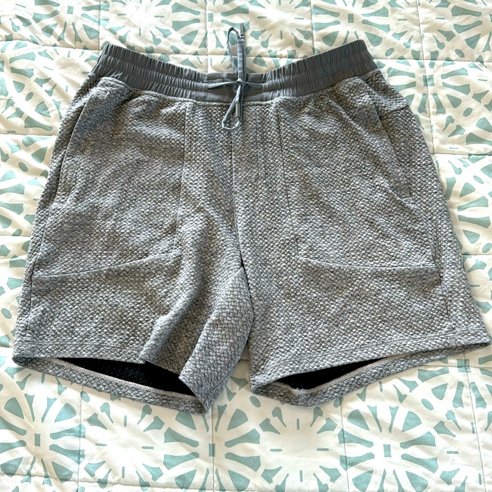 Lululemon - At Ease Men’s Shorts - Heather Grey - L